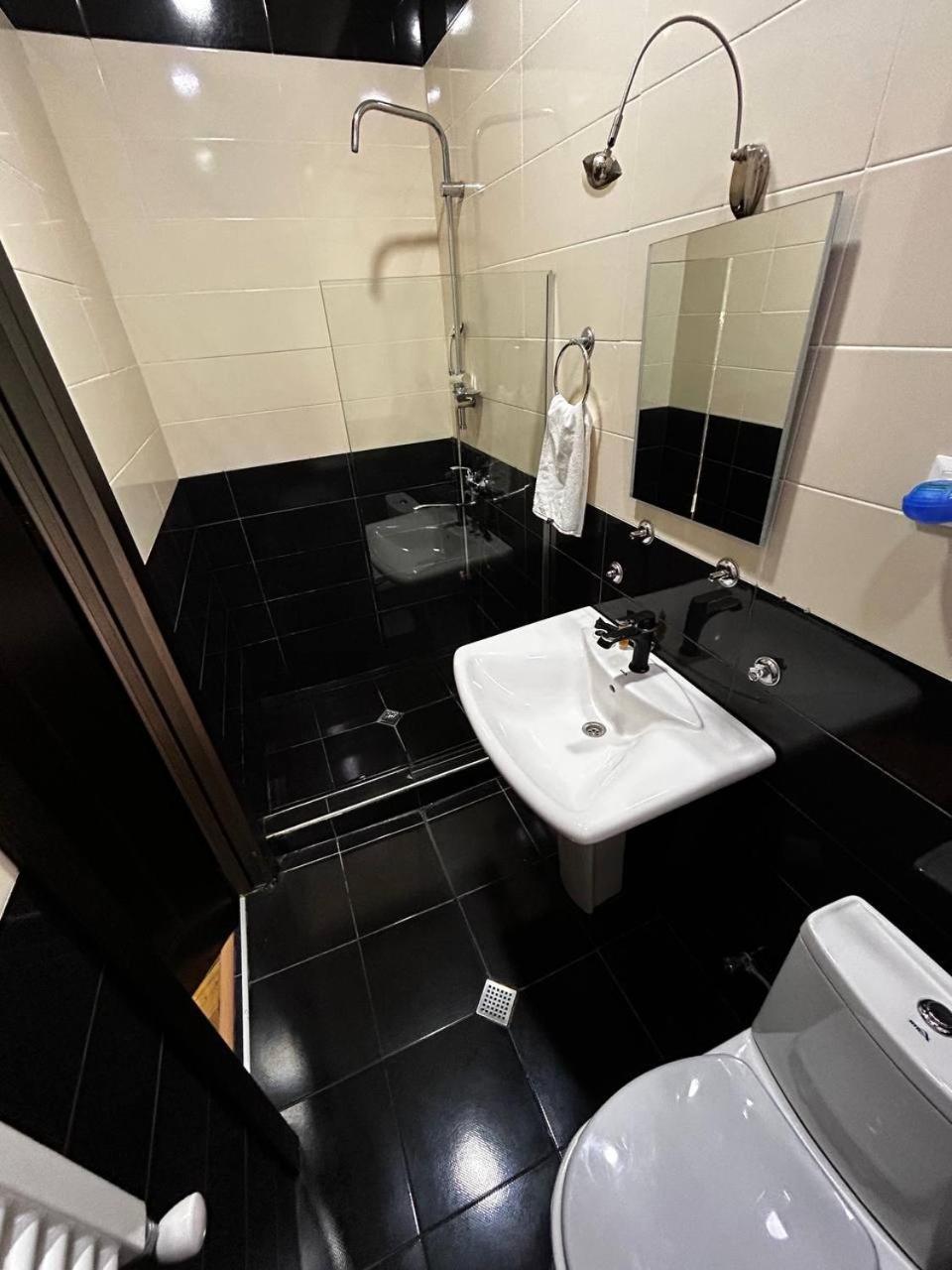 Duma Hotel Tbilisi Buitenkant foto