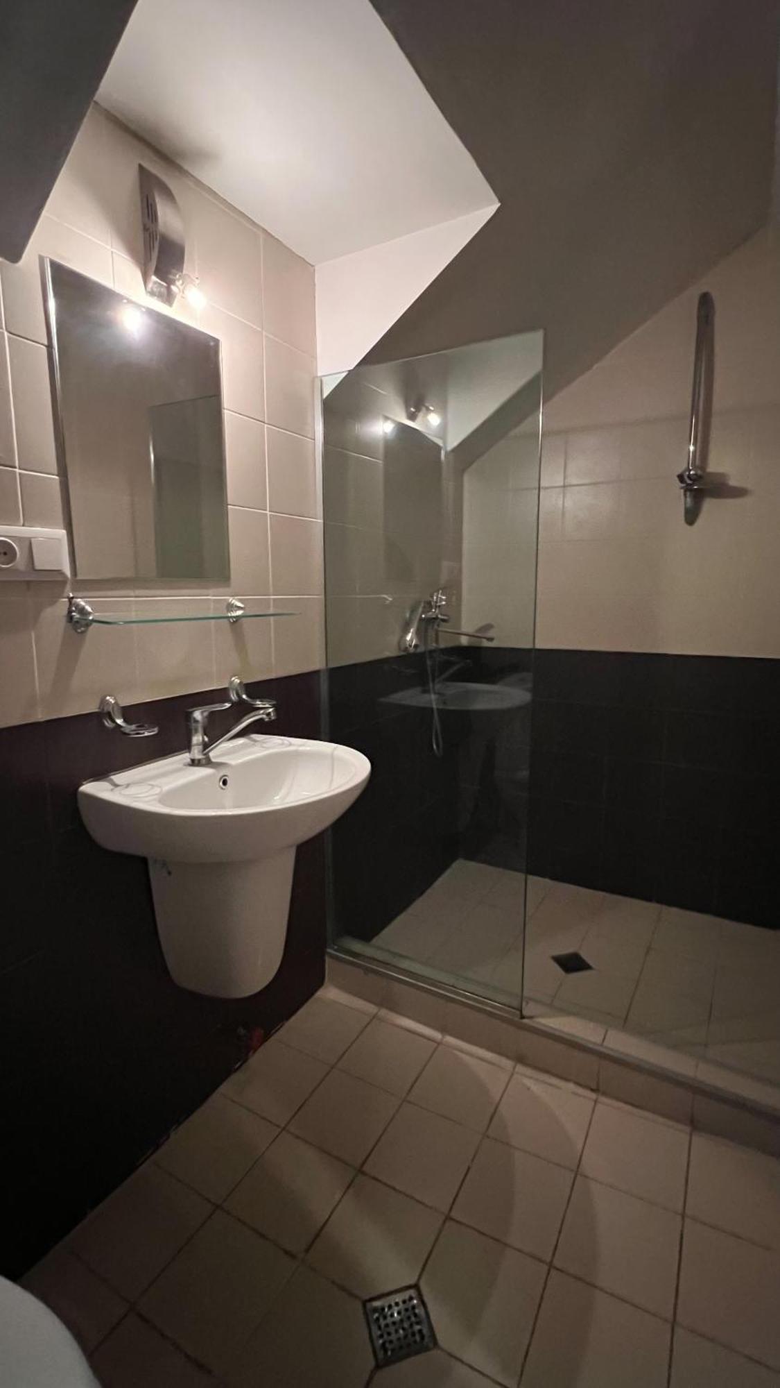 Duma Hotel Tbilisi Buitenkant foto